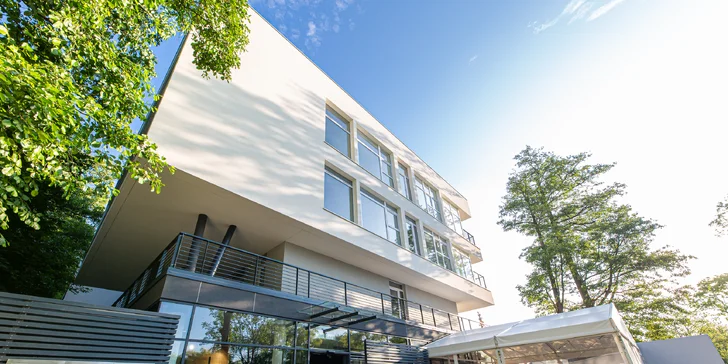 Luxusní pobyt u Baltu a jezera Jamno: hotel s bazénem a střešní terasou, snídaně nebo polopenze