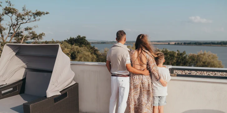 Luxusní pobyt u Baltu a jezera Jamno: hotel s bazénem a střešní terasou, snídaně nebo polopenze