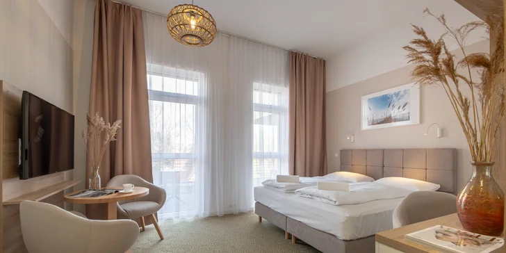 Luxusní pobyt u Baltu a jezera Jamno: hotel s bazénem a střešní terasou, snídaně nebo polopenze