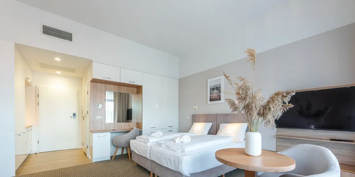 Luxusní pobyt u Baltu a jezera Jamno: hotel s bazénem a střešní terasou, snídaně nebo polopenze