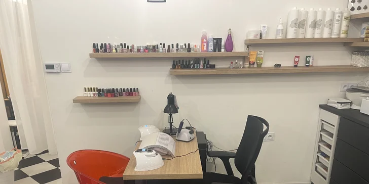 Pedikúra vč. peelingu a masáže pro muže i ženy s možností lakování Shellacem