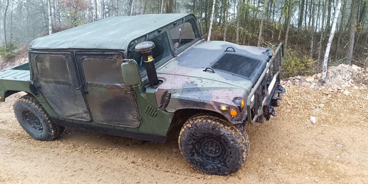 Zážitková jízda s instruktorem v armádním terénním voze Humvee: 15-60 min, možnost spolujezdce