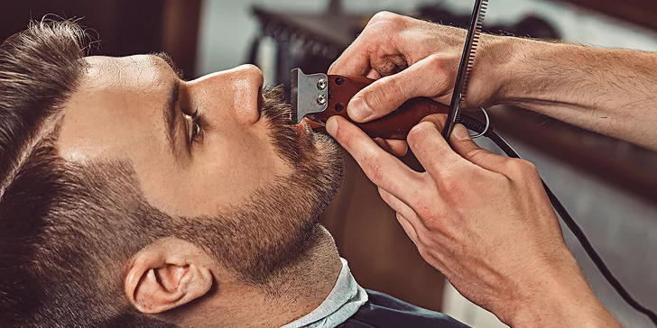 7Barber & Salon: balíčky se střihem, úpravou vousů i pomádou z USA