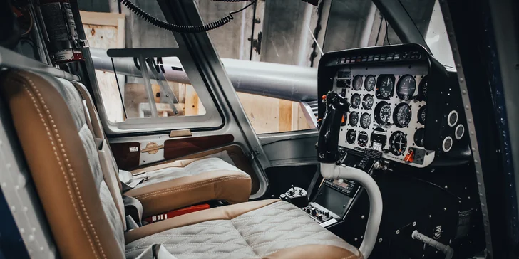 Let vrtulníkem se zkouškou pilotáže: 15–60 min., více než 400 měst po celé ČR