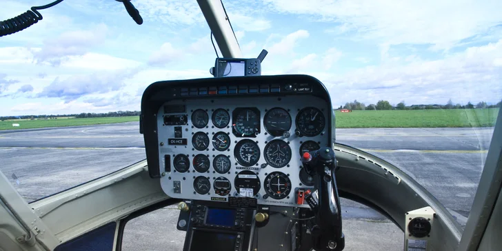 Let vrtulníkem se zkouškou pilotáže: 15–60 min., více než 400 měst po celé ČR