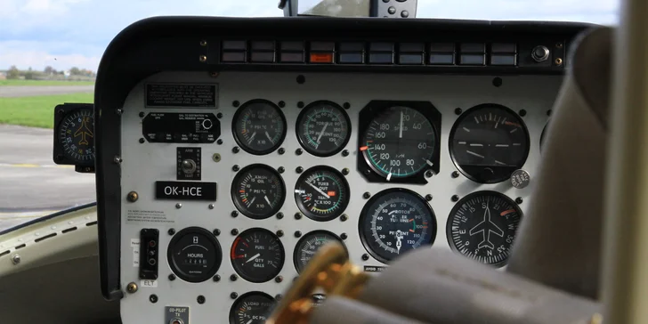 Let vrtulníkem se zkouškou pilotáže: 15–60 min., více než 400 měst po celé ČR