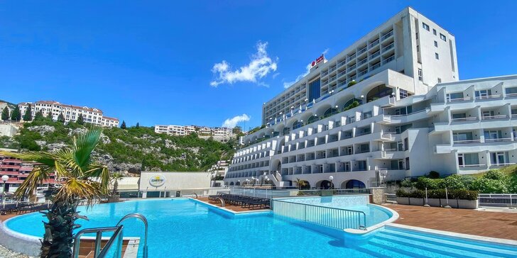 Dovolená s polopenzí v Bosně a Hercegovině: hotel přímo na pobřeží v menším turistickém středisku