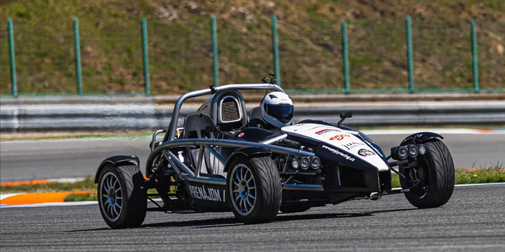 Divoká jízda po Masarykově okruhu v Brně: Ariel atom nebo Formule F4, řízení i spolujízda