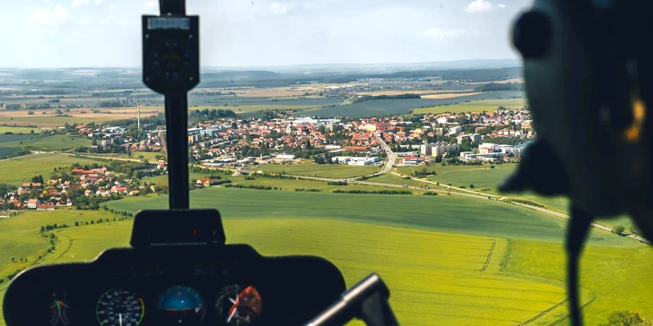 Let vrtulníkem se zkouškou pilotáže: 15–60 min., více než 400 měst po celé ČR