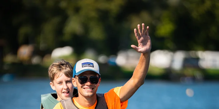 Vznášejte se nad vodou jako superhrdinové: let na flyboardu pro 1 i 2 osoby