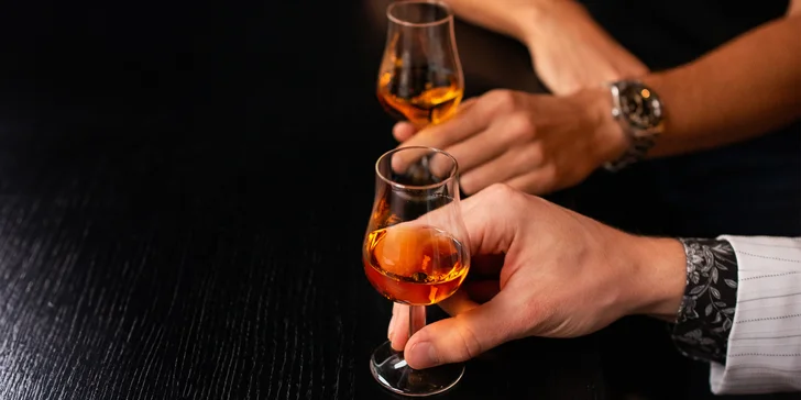 Degustace 8 vzorků destilátu, 2 koktejlů i možnost párování s vodní dýmkou