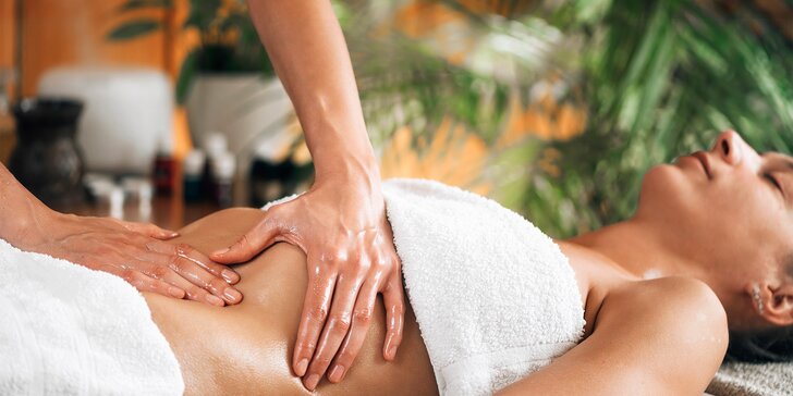 Ájurvédské masáže: bylinná olejová celotělová masáž i bylinné napařování na prohřátí těla