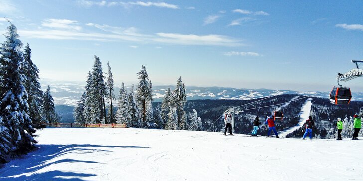 Za sněhem přes hranice: jednodenní lyžování v rakouském Hochfichtu