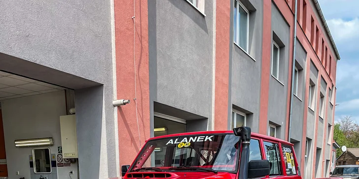 Čištění exteriéru i interiéru osobního auta: několik programů vč. vosku