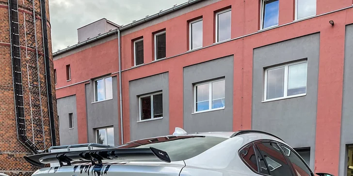 Čištění exteriéru i interiéru osobního auta: několik programů vč. vosku