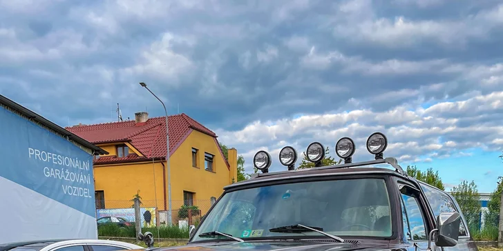 Čištění exteriéru i interiéru osobního auta: několik programů vč. vosku