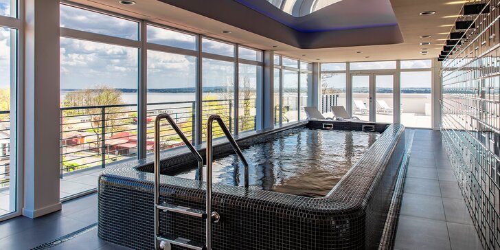 Luxusní pobyt u Baltu a jezera Jamno: hotel s bazénem a střešní terasou, snídaně nebo polopenze
