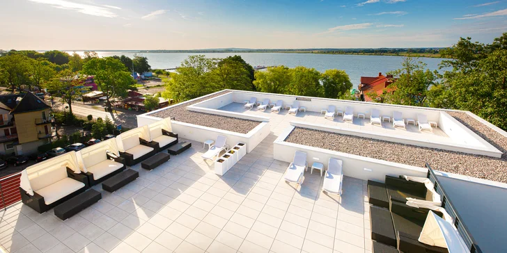 Luxusní pobyt u Baltu a jezera Jamno: hotel s bazénem a střešní terasou, snídaně nebo polopenze