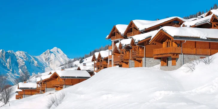 Lyžování ve francouzských Alpách: doprava tam i zpět, skipas v ceně a možnost wellness