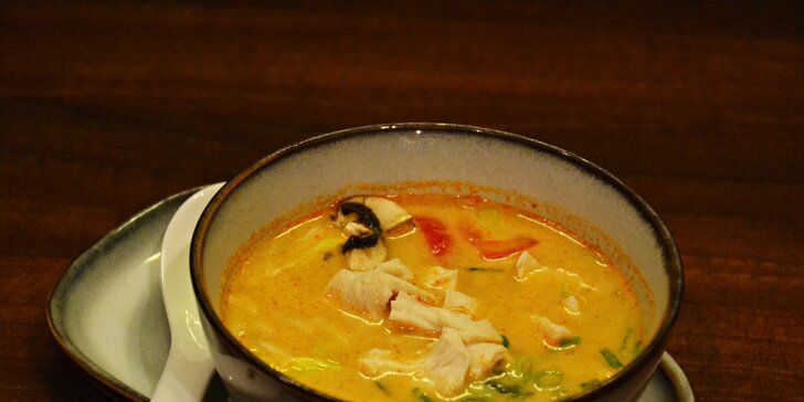 3chodové asijské menu pro 2 osoby: polévka, hlavní chod i dezert