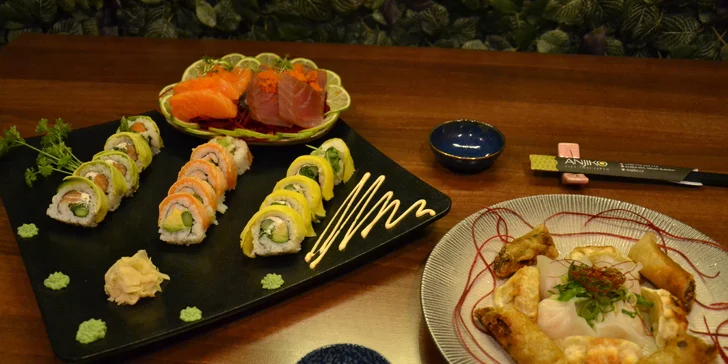 Menu v asijské restauraci: 25 ks sushi, jarní závitky i gyoza