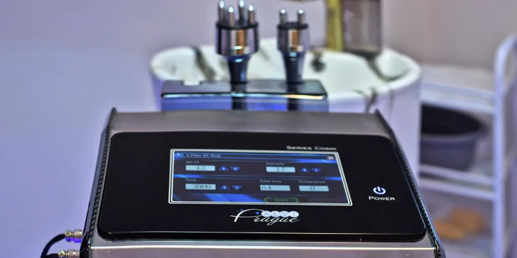 Radiofrekvenční lifting obličeje i krku: vyhlazení vrásek a zpevnění kůže