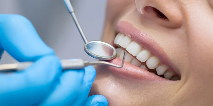 Vstupní dentální hygiena pro dospělého: odstranění zubního kamene, leštění i fluoridace