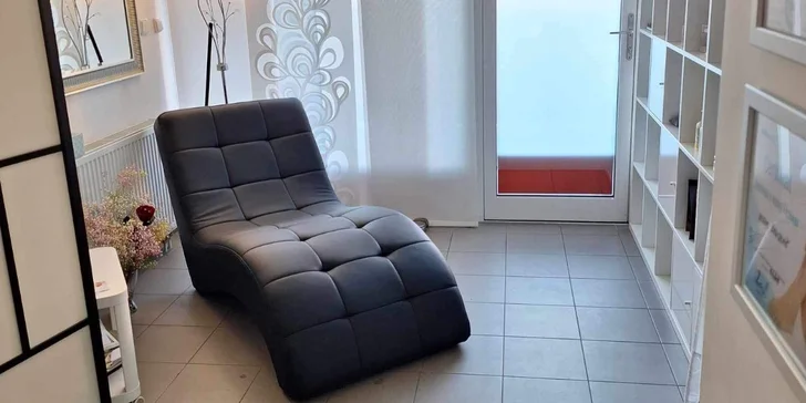60–90 minut relaxační masáže zad či celého těla, lymfatická masáž nebo baňkování