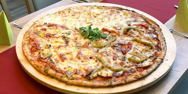 Jumbo pizza v restauraci s výhledem na Čertovy skály: složená až ze 4 druhů