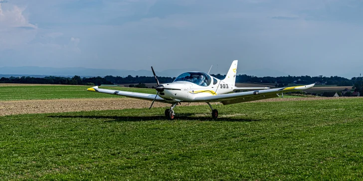 Prohlídka mezinárodního letiště včetně letu nebo pilotní výcvik na zkoušku