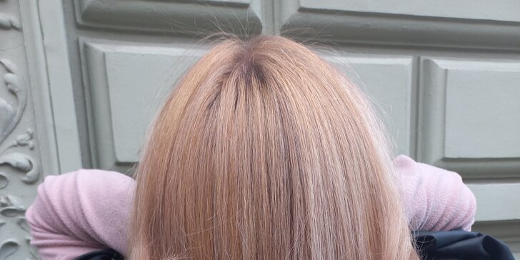 Barvení či melír se střihem pro všechny délky vlasů nebo copánky s kanekalonem