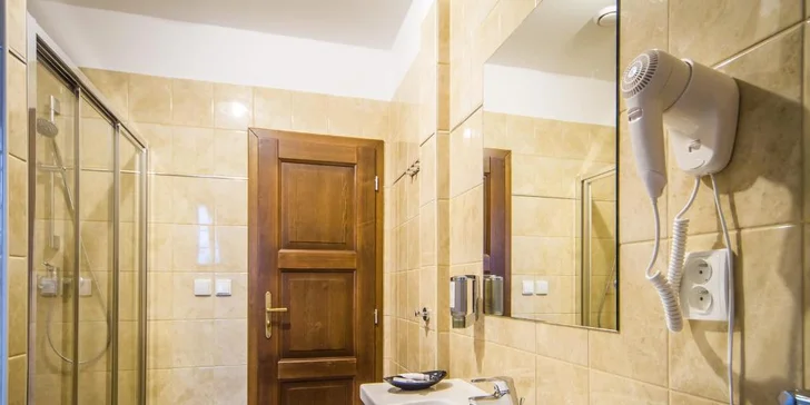 Horský hotel v srdci Jizerek: osada Jizerka, bufetové snídaně i 60min. vstup do privátní sauny