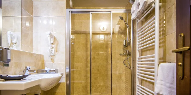Horský hotel v srdci Jizerek: osada Jizerka, bufetové snídaně i 60min. vstup do privátní sauny