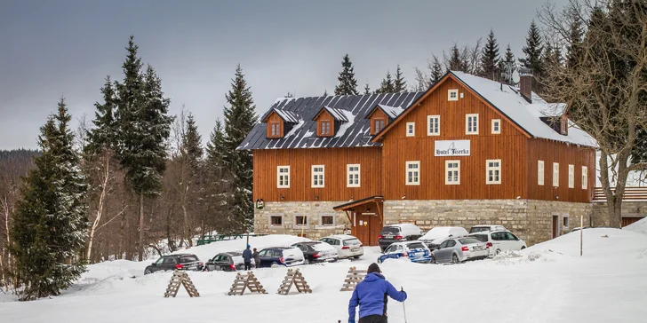 Horský hotel v srdci Jizerek: osada Jizerka, bufetové snídaně i 60min. vstup do privátní sauny