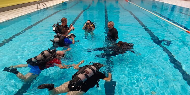 Zkušební ponor v bazénu s přednáškou o potápění pro 1 či 2 osoby