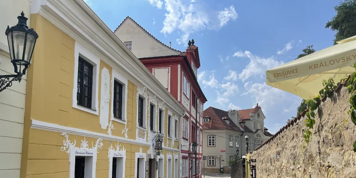 Zámecké pivní lázně s ubytováním 200 m od Pražského hradu: neomezená konzumace piva a relax v pivní lázni