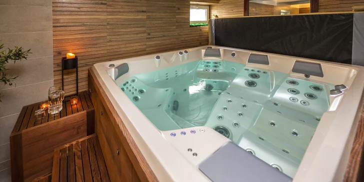 Privátní relax až pro 4 osoby: 90 minut ve vířivce s odpočinkovou zónou