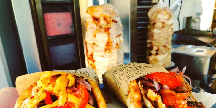 Kousek Řecka v centru Šumperka: gyros nebo halloumi v pitě nebo grilovaný mix pro dva