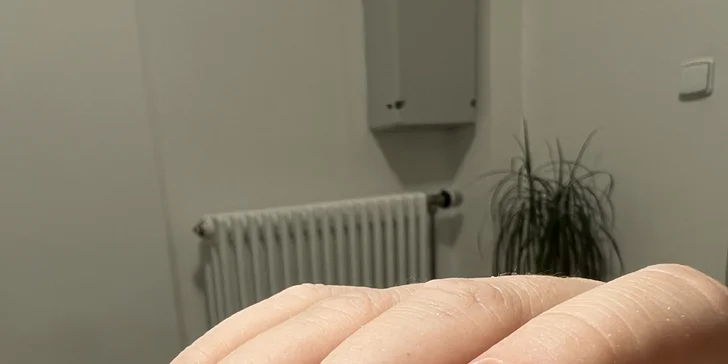 Přístrojová manikúra, mokrá pedikúra i aplikace gel laku, salon na Vinohradech