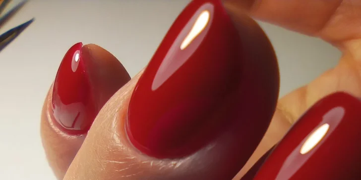 Přístrojová manikúra, mokrá pedikúra i aplikace gel laku, salon na Vinohradech