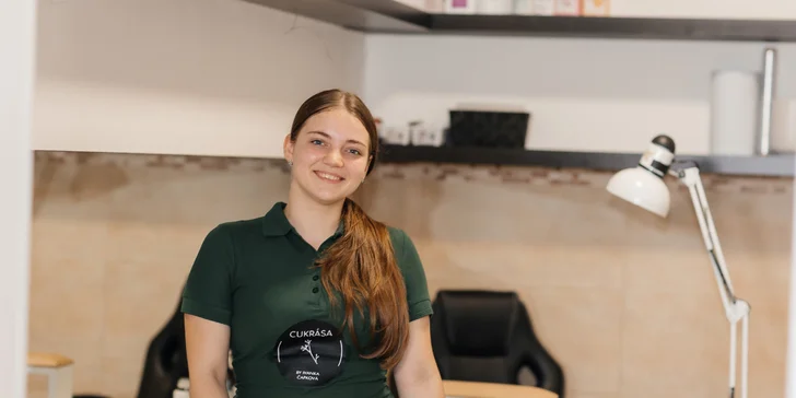 Přístrojová manikúra, mokrá pedikúra i aplikace gel laku, salon na Vinohradech
