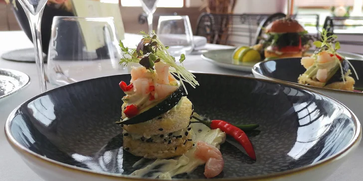 Jihoamerické degustační menu s krabem i hovězím steakem v restauraci u Kunětické hory