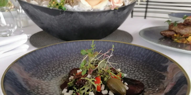 Jihoamerické degustační menu s krabem i hovězím steakem v restauraci u Kunětické hory