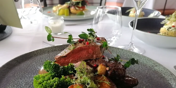 Jihoamerické degustační menu s krabem i hovězím steakem v restauraci u Kunětické hory
