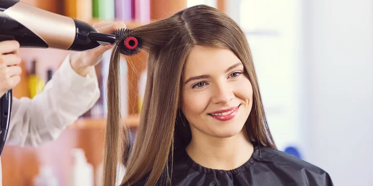 Kadeřnické balíčky pro krátké, polodlouhé i dlouhé vlasy: střih, barvení i styling