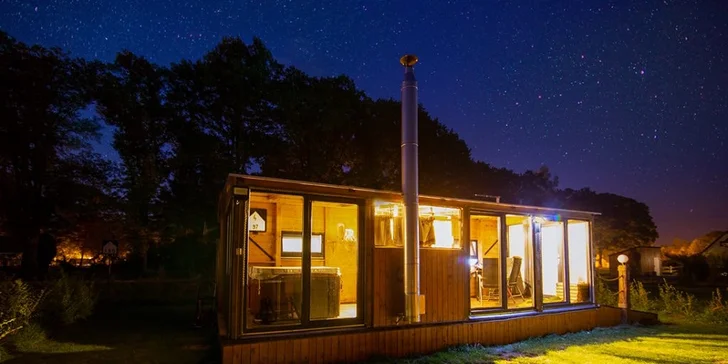 Vagón plný pohody: wellness pobyt s privátní vířivkou, koupací kádí i saunou