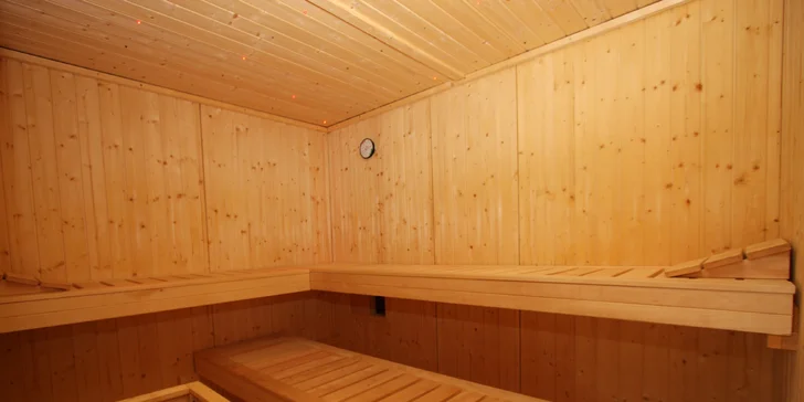 Dřevem vonící chatky v Tyrolsku až pro 6 nocležníků i hodinka lenošení v sauně