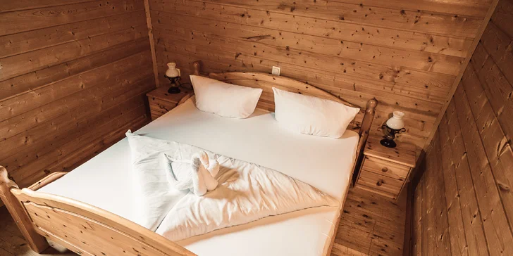 Dřevem vonící chatky v Tyrolsku až pro 6 nocležníků i hodinka lenošení v sauně