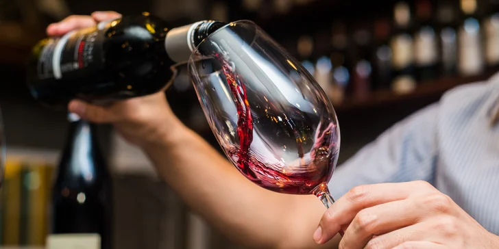 Degustace vín vč. 4 vzorků papežského Chateauneuf du Pape a tapas pro jednoho i pár