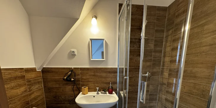 Příjemný penzion nedaleko Karlštejna se snídaní, saunou a koňmi